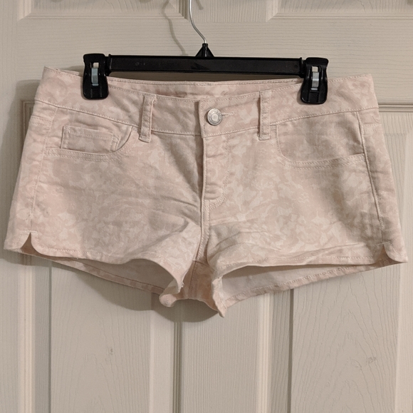 American Eagle Outfitters Pants - 🌜3/$25🌜 AEO pink lace denim shorts